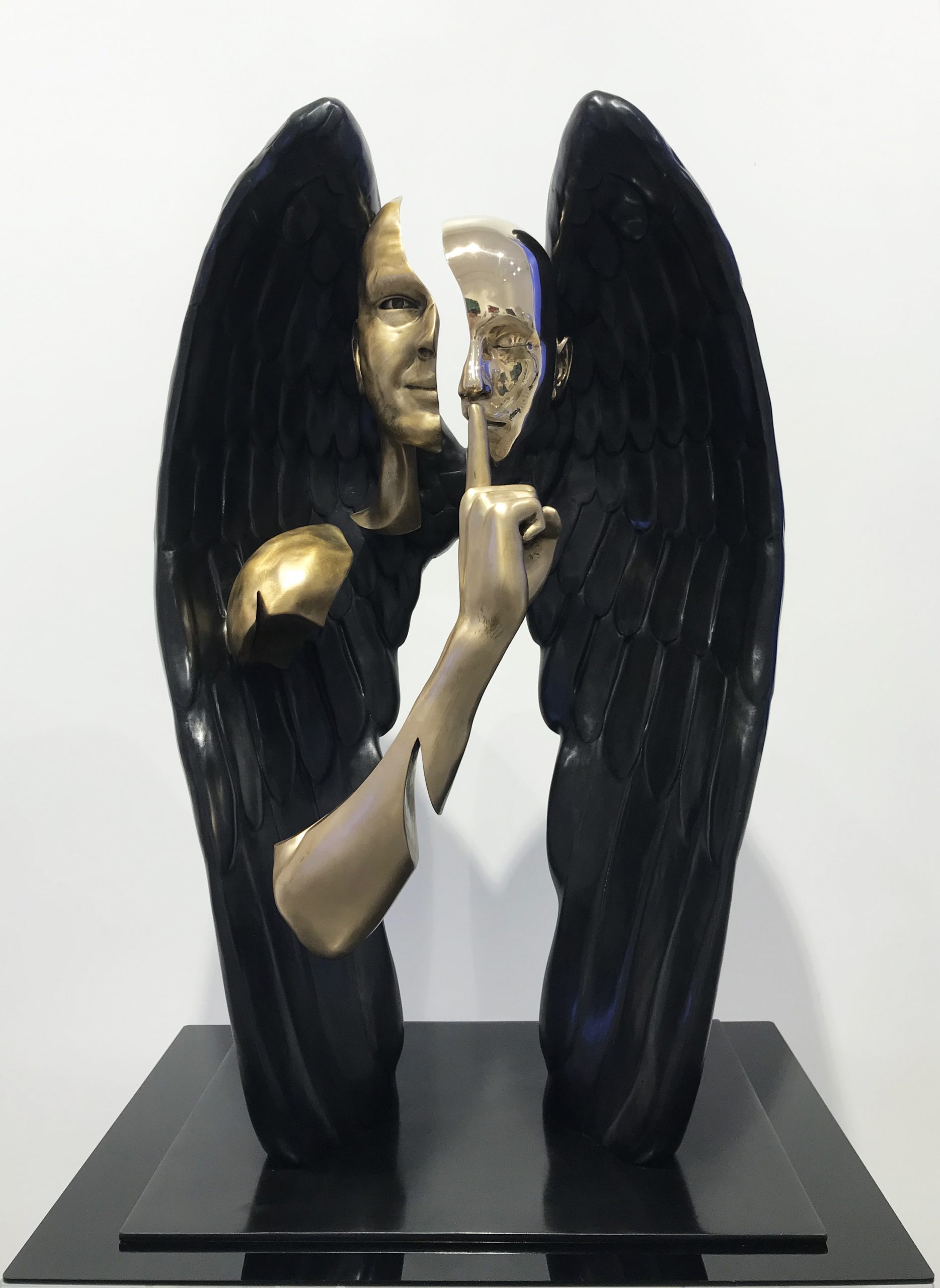 Franck Kuman - Angel 2021, Bronze 73 × 46 × 32 cm | 28 7/10 × 18 1/10 × 12 3/5 in Edition de 8 © Marciano