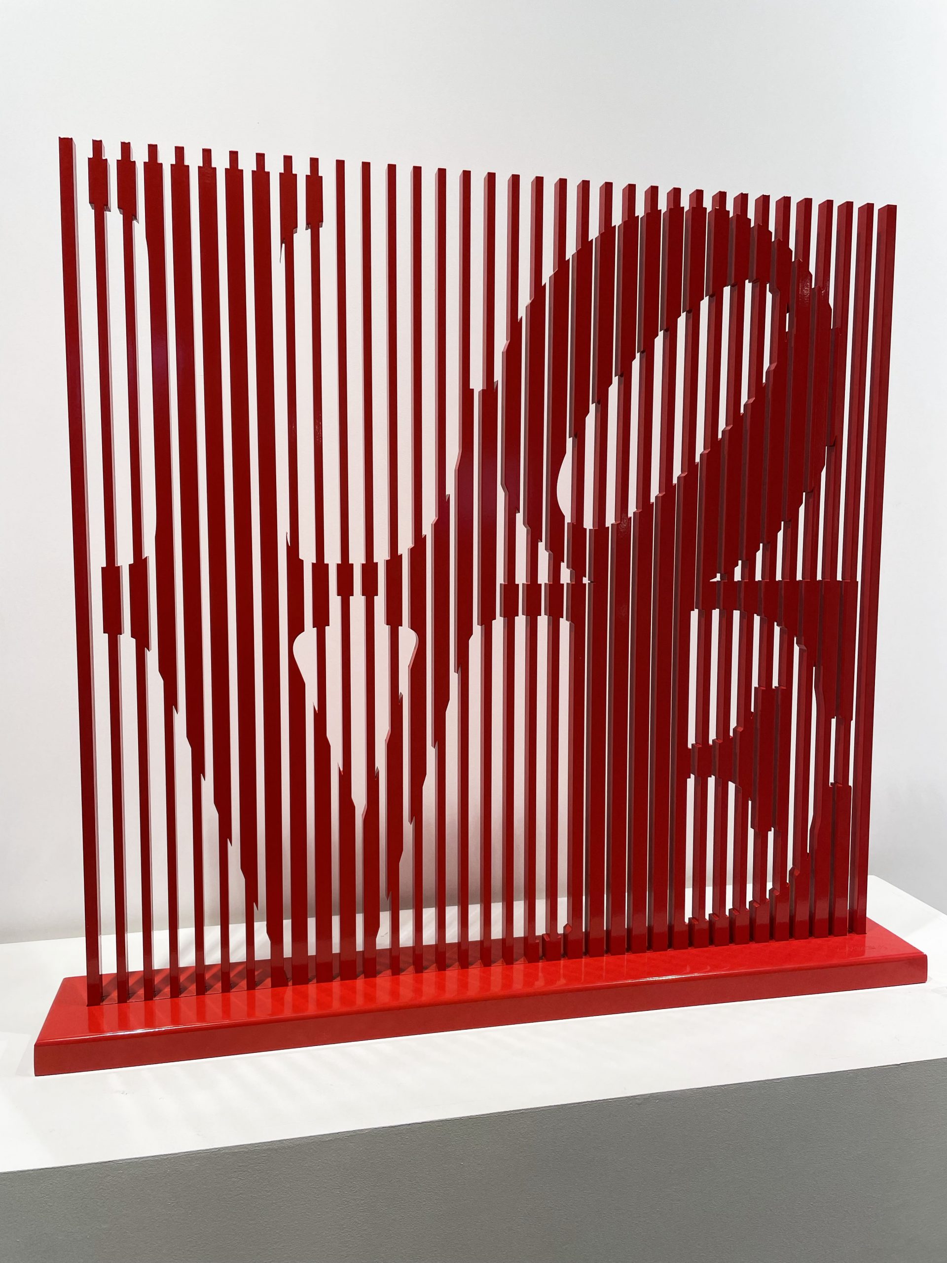 Laurence Nolleau - Love 2022, Aluminium rouge 75 x 75 x 15 cm | 29 1/2 × 29 1/2 × 3/5 in Edition de 8© Marciano Contemporary