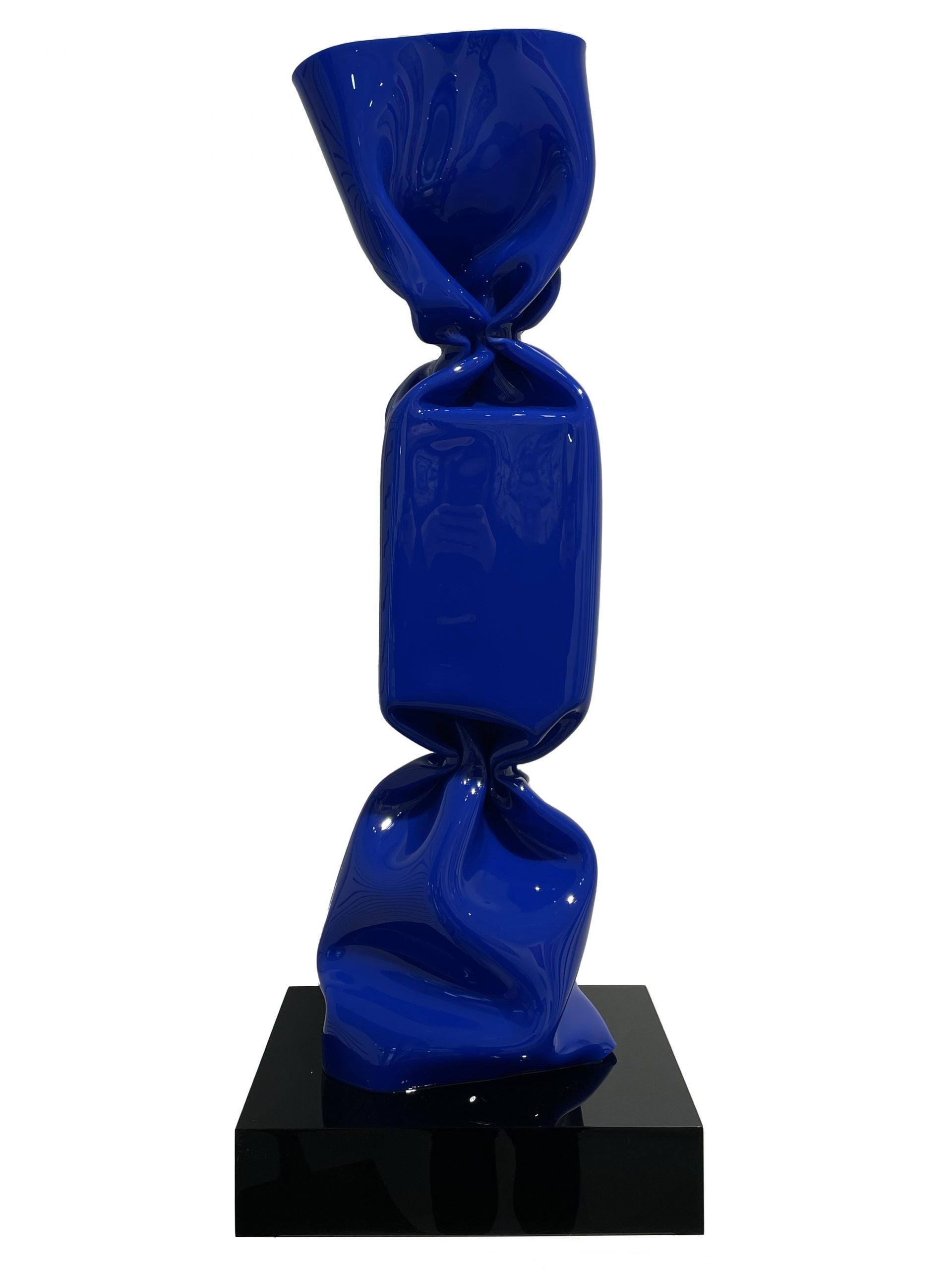 Laurence Jenk - Wrapping Bonbon Bleu klein 2021, Plexiglass 84 cm | 33 1/10 in Unique © Marciano Contemporary