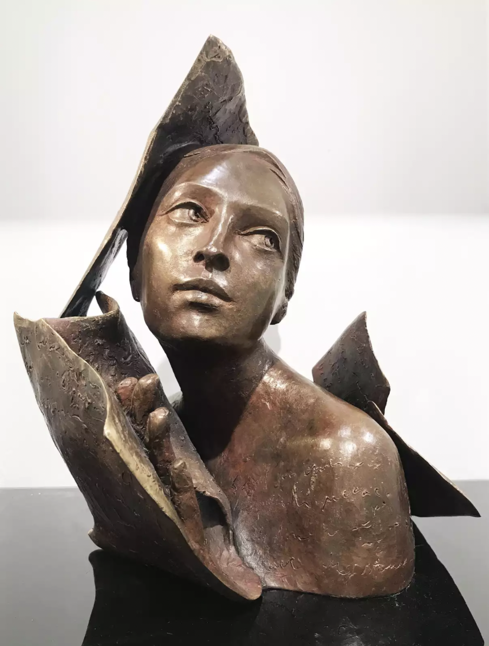 Paola Grizi - Ailleurs Bronze 30 x 32 x 35 cm | 1 4/5 × 12 3/5 × 13 4/5 in Edition de 8 © Marciano Contemporary