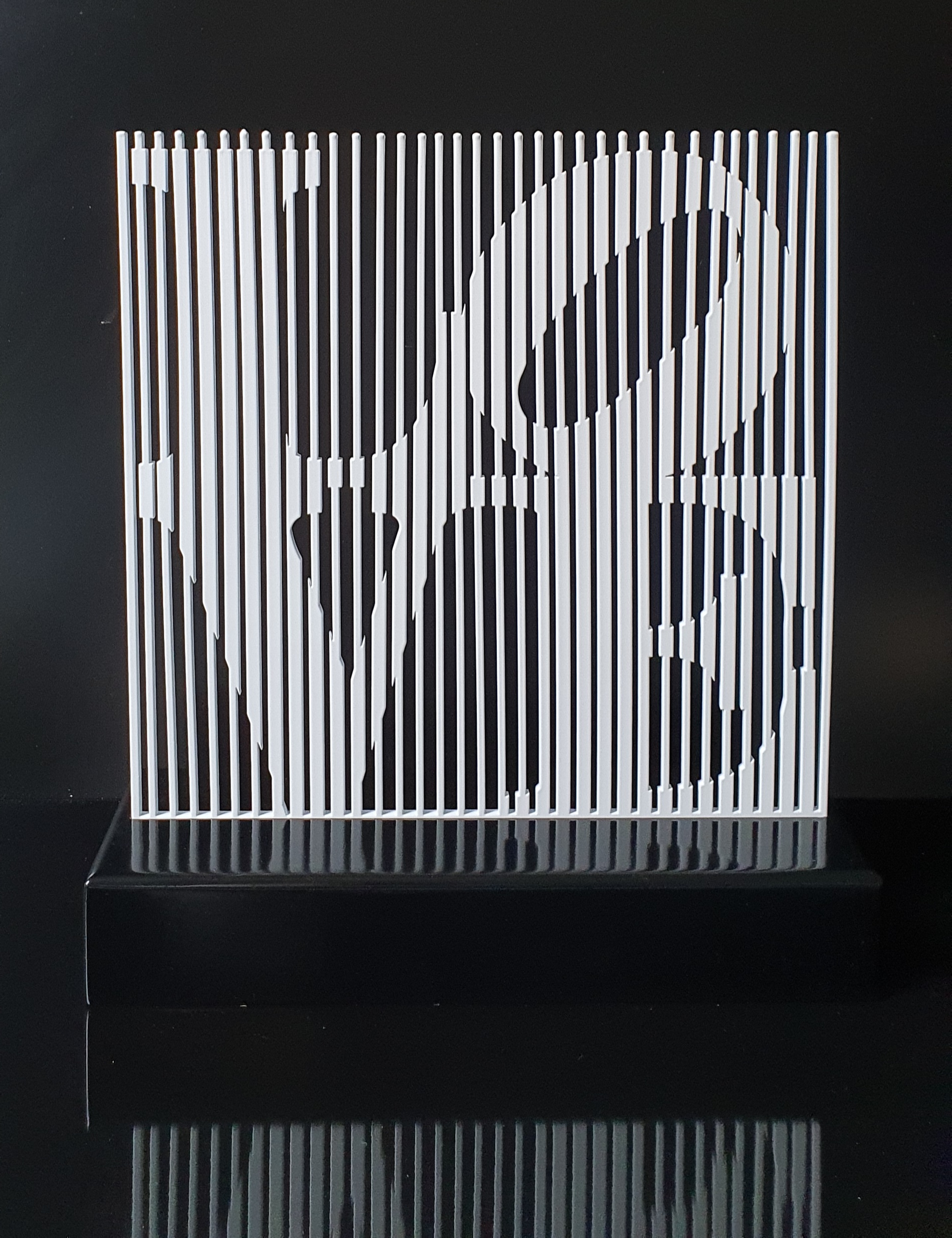 Laurence Nolleau - Love 2021, Acier blanc et noir 30 x 30 x 29 cm | 11 4/5 x 11 4/5 x 10 in Edition de 8 © Marciano Contemporary