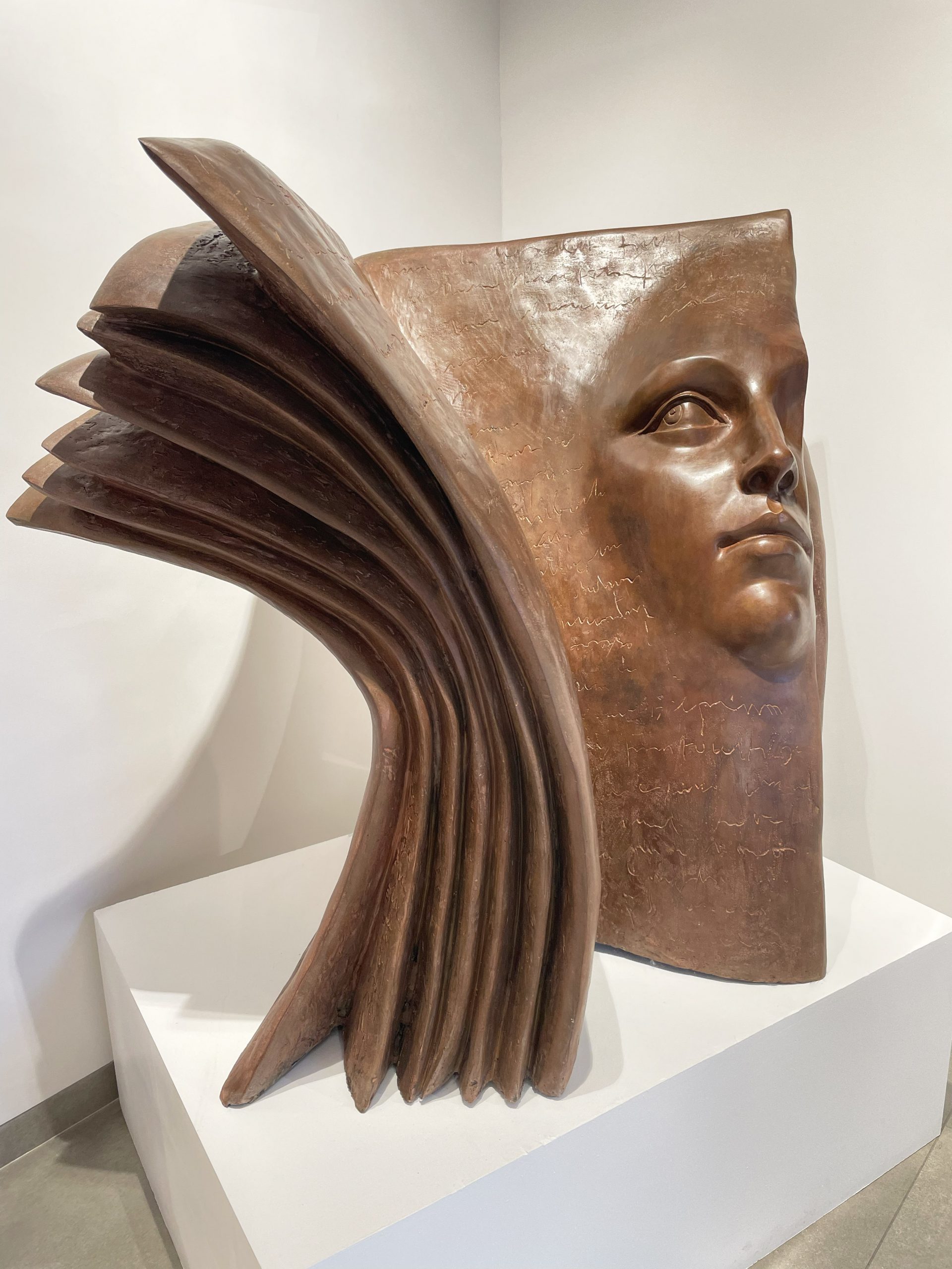 Paola Grizi artiste<br />
Sculpture vers l'avenir<br />
Bronze<br />
© Marciano Contemporary
